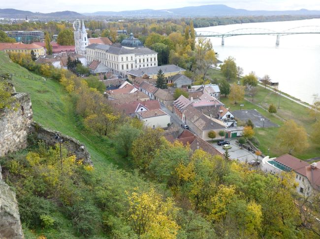 ドナウベントのエステルゴムの街並み。