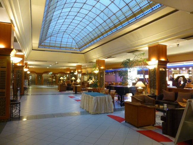 ホテルロビー。