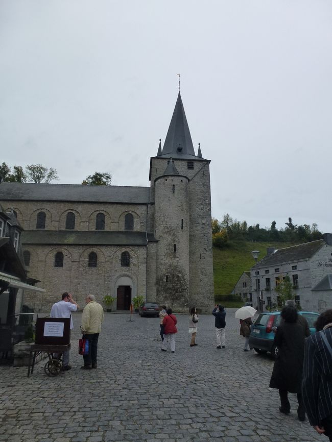 ワロンの最も美しい村々の一つ、セル村。<br />ロマネスク建築の聖アドラン教会は現在でも重要な巡礼地の一つです。<br /><br />聖アドラン教会