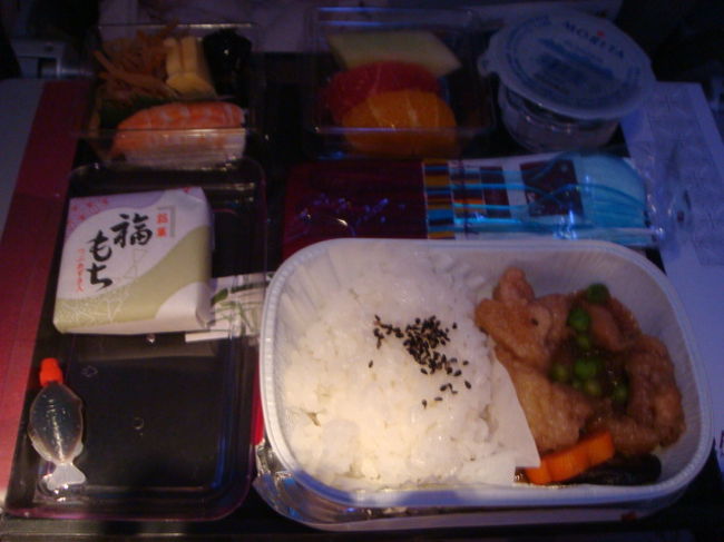 機内食<br />まずは、関空からドーハの機内食だったかな？<br />違うかも・・・