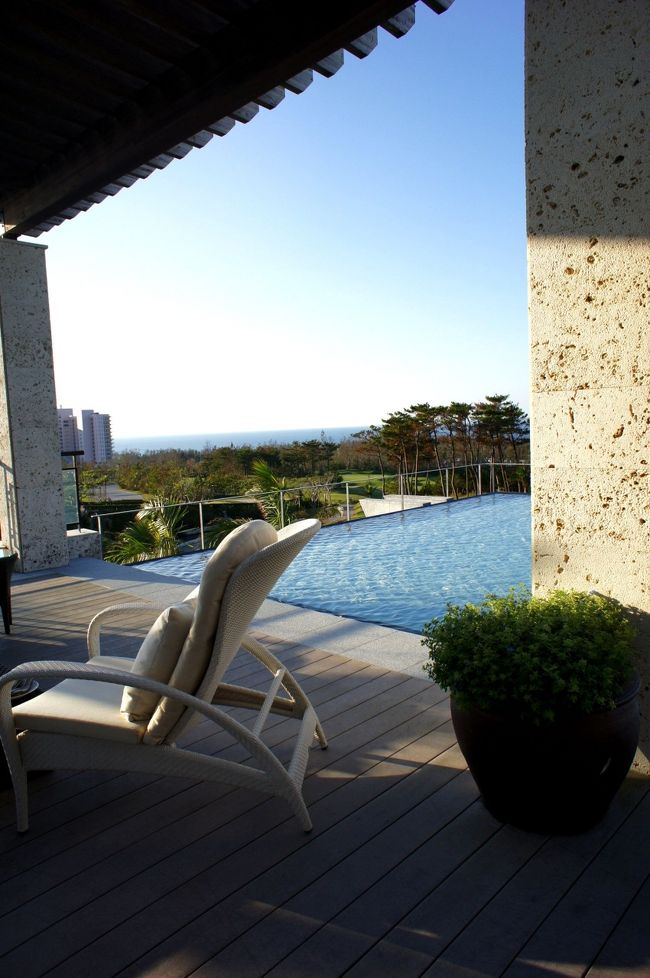 じっくり１時間ほどかけてアフタヌーンティーを楽しみ、<br />更にカフェラテのおかわりを。<br /><br />このアフタヌーンティーは<br />14:00ー18:00までお楽しみいただけます。