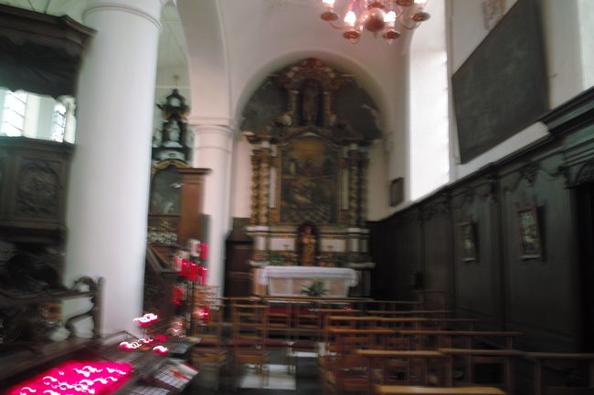 そして修道院の中へ。こじんまりとしていますがステキです。