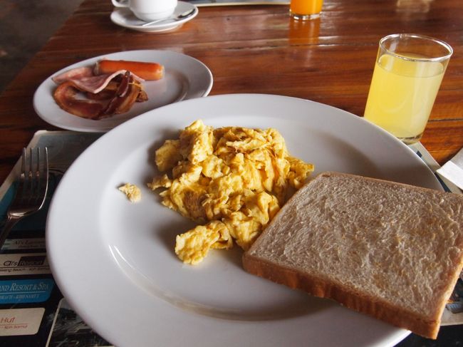 翌日、軽い朝食を食べ。
