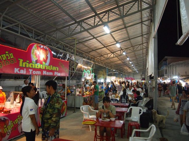 夕方、チャウエンウォーキングストリートまで散歩。