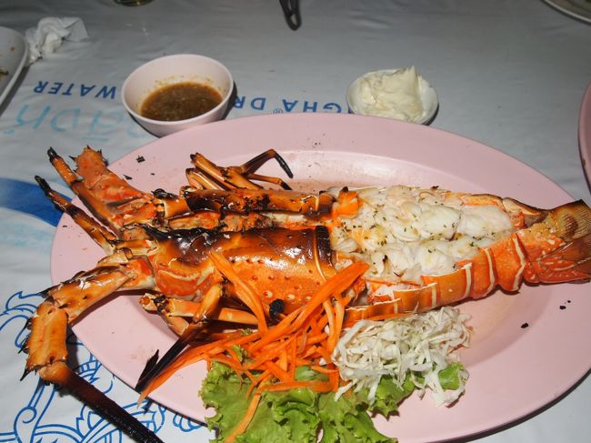 今晩は、奮発してロブスター殿を食べてみました。<br />高いがうまい。うまいが高〜いロブスター殿でした。