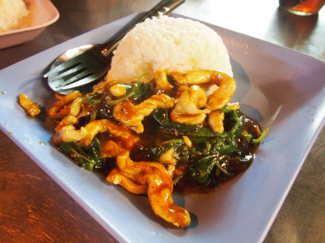 バンコク到着後、夕飯を食べに食堂街へ。