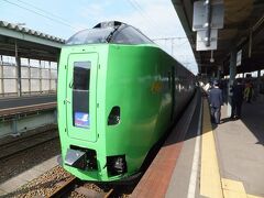 函館駅に到着。実はここで5分の乗り換えで次の列車に。
けっこう綱渡りで遅延があったらどうしよう、という感じでしたが、無事に乗り継ぎができそうです。