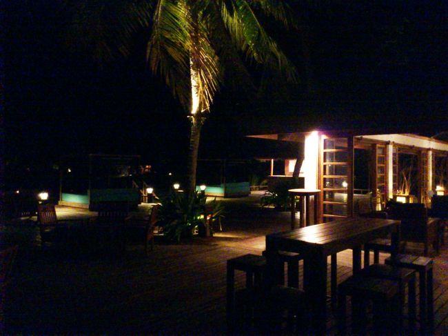 夜中に着いたので、ちょっとBARに来ました。<br />満点の星を眺めながらの初日♪あぁ幸せ♪