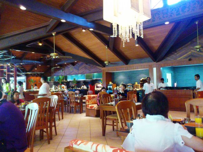 毎朝、朝食を摂ることができるレストランです。<br /><br />ちょっと・・・暑いです！空気の流れが悪いらしい？<br />毎朝、汗だくで朝食を摂っていました。でも、ここしかないから。。。