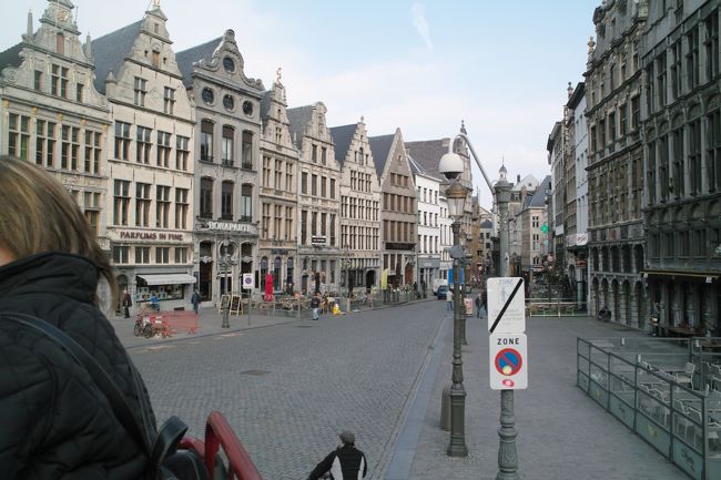 馬車に乗って高いところからアントワープの街を観光です。