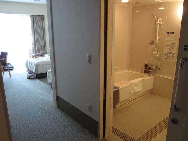 部屋はさすがに広く、とくにバスルームには<br />工夫があって利用者のことを考えてくれていると<br />感じた。