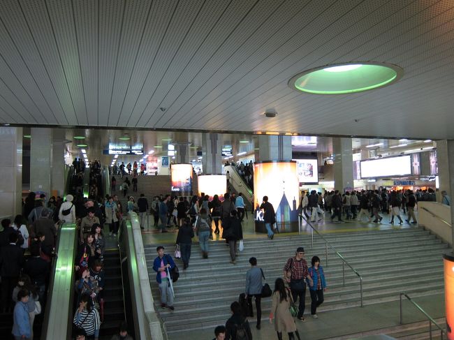 途中、駅で切符を買おうとしてたら<br />「切符買うんかぁ？コレあげよかぁ。」<br />と見知らぬオバチャン。<br />とっさのことで「あ、、、いいです。」と<br />断ったが、なんとも大阪らしいなぁと感じる。