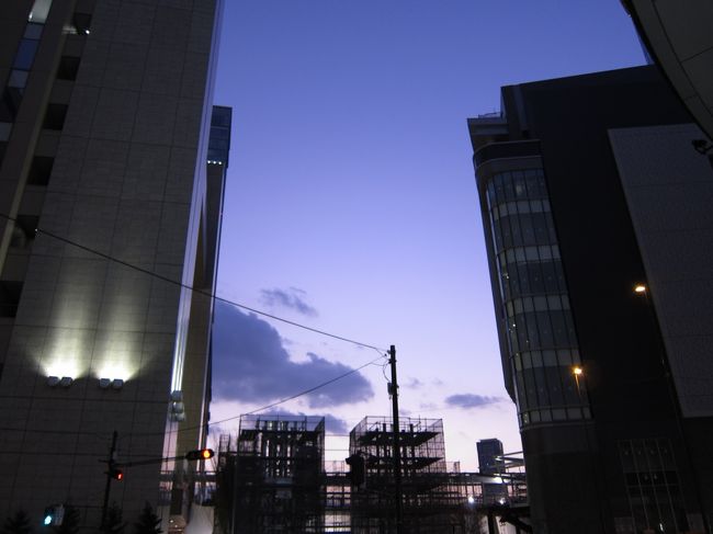 今回、8月に旅のプレゼンの依頼を<br />受けてから姉のがんの発覚、大好きな<br />祖母の死と、生きるって、命ってなにさと<br />考えさせられながら、準備する…<br />私にとってはものすごい時間であった。<br /><br />そして木島さんという物凄いパワーの<br />持ち主との出会いや、このブログを<br />書く目的でもある、これから旅へ出ようと<br />する皆さんへの協力。ほんのちょっとでも<br />力になれていたら嬉しいが…。<br /><br />大阪が大好きになってしまった。<br />ほんまやで。<br /><br />おおきに大阪！<br />