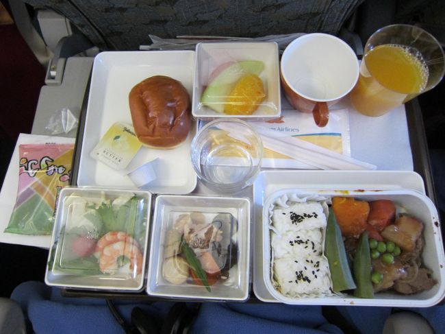 関空10:30発　ハノイ13:05着<br />ＮＶ331便<br />飛行時間４時間３５分<br /><br />着陸時の衝撃が全然なくて<br />「ベトナム航空のパイロットすっげー！」と感動した。