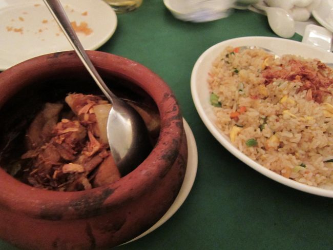 豚の角煮ぽいもの。香草がすごい。