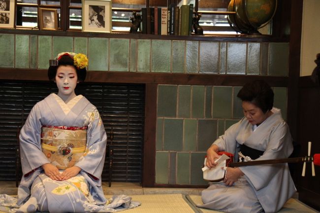 式に、舞妓さんを呼んでくれていたみたいで、京都ならではの結婚式を味わいました。（舞妓さんは、京都にしかいませんので）