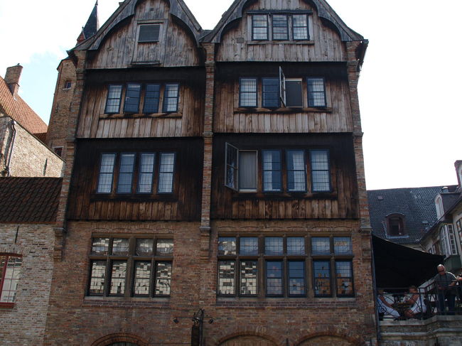 木造の壁の建物<br /><br />＝＝＝＝終わりです＝＝＝＝