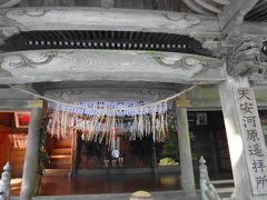 そして、天岩戸神社。こちらでは、天照大神が隠れたといわれる「天岩戸」をまつっています。
