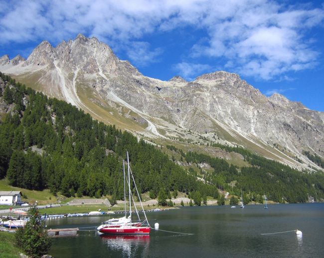 空の雲も、本当に秋が来ていることを知らせてくれるような、形をしている。今回の旅で、イタリアとクロアチアがメインなので、このスイスの旅はオマケの様な感じになっていたが、来てみるとやはり、スイスもメインの旅先だと思わせるだけの大きな感動を持てた。