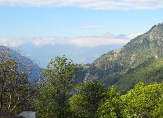 ソーリオ村からイタリアの方向を写した写真。