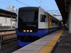 東京駅を7時30分に出る内房線の特急『さざなみ１号』に乗車。
久しぶりに早朝の列車としたため、朝起きるのが辛かった。
列車は、京葉線を通り蘇我駅から内房線へと入った。
そして、目指す木更津駅には、8時26分に到着した。
東京駅からは、僅か1時間足らずであった。