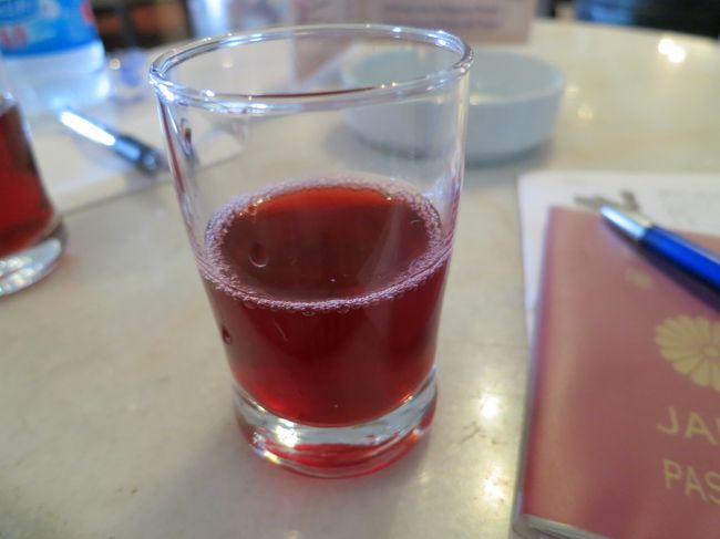 ウェルカムドリンク<br /><br />ハイビスカスジュース<br /><br /><br />結構いろんな場所でこのジュースを飲みました。<br /><br />水を気にしてなかったけど、特に問題なく。<br />