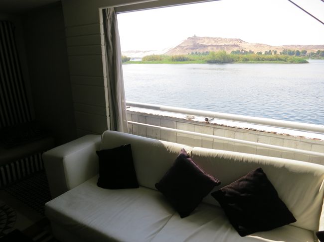 船内のラウンジから