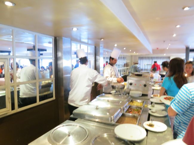 朝のビュッフェ<br /><br />クルーズ船の食事は、大体こんな感じ。<br /><br /><br /><br />さすがに最後のほうはちょと飽きてたかな。