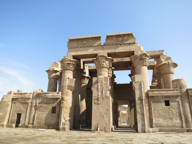 クルーズ船の停留所から神殿まで徒歩で移動<br /><br /><br /><br />近くて楽ちん