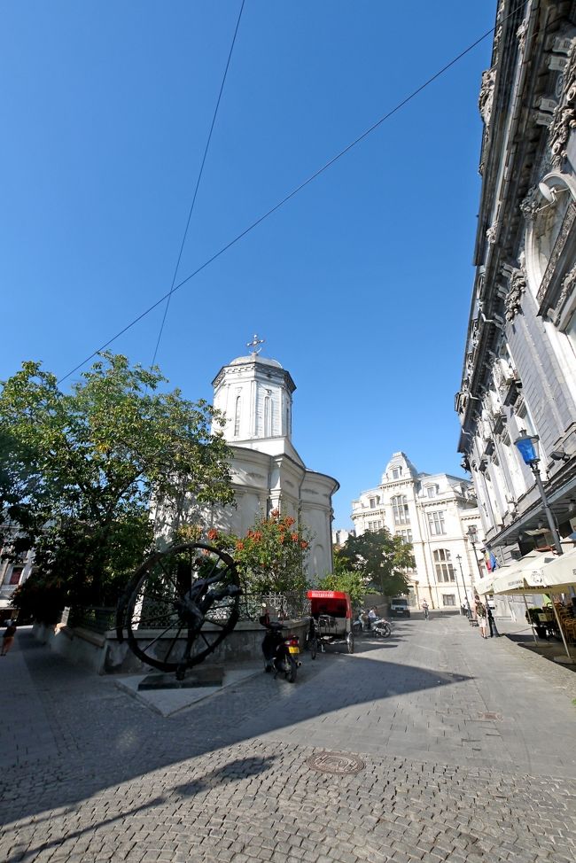 0937別の教会があった．Sfantul Dumitru教会だ．