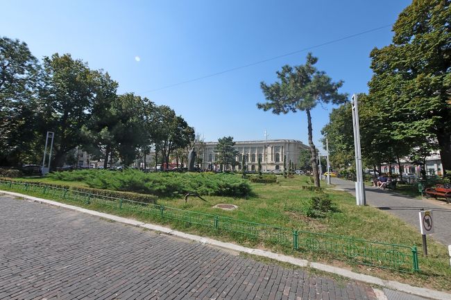 音楽堂の前の公園