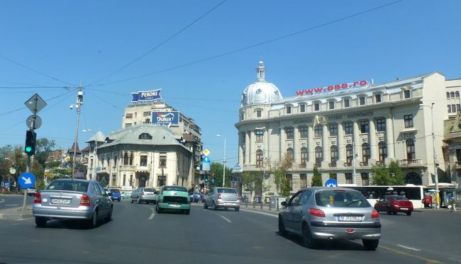 1225にDan Nicaさんが迎えに来て出発，The Bucharest Academy of Economic Studiesの前<br /><br />