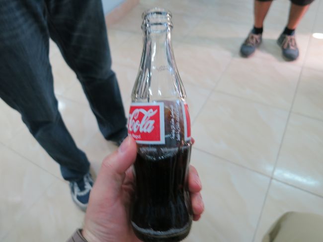 コーラくれました<br /><br /><br />それなのに何も買わず、ごめんなさい。<br /><br /><br /><br /><br />5$のコーラが遠い過去の記憶としてよみがえる