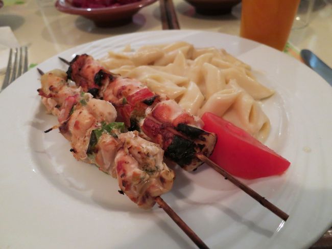 マカロニ　キター<br /><br /><br /><br /><br />写真いまいちですけど、美味しかったです。<br /><br /><br /><br />クリームソースのペンネでした<br /><br /><br /><br />焼き鳥（ねぎま）が2本横に添えられております