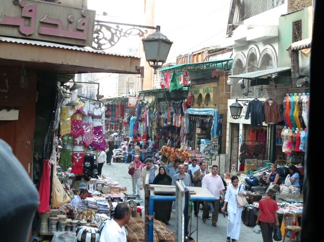 ハンハリーリバサール<br /><br /><br /><br />いろんなもの売ってます<br /><br /><br /><br /><br /><br />ロレックスもすごくお買い得です