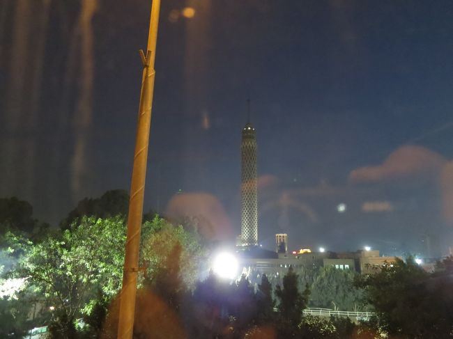 カイロタワー<br /><br /><br /><br />下のほうがスカイツリーっぽいと思ったけど<br /><br /><br /><br />俺だけ？