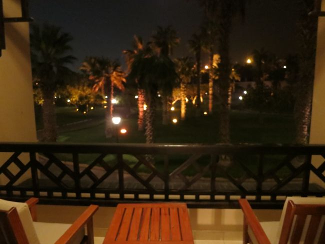 部屋からピラミッドが見える　はず<br /><br /><br />明日の楽しみにとっておきましょう。<br /><br /><br /><br />ではおやすみなさい。<br /><br /><br />観光は明日で終わりです。<br /><br /><br />7日目に続く。<br /><br /><br /><br /><br /><br />