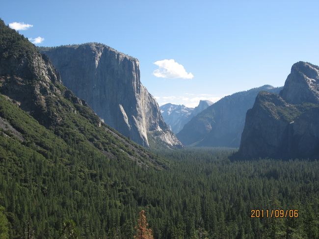 景色は絶景です。アメリカの西で全般的に言えることは、空気が乾燥しているので、遠くまで向こうが見えるので絶景なんでしょうね。