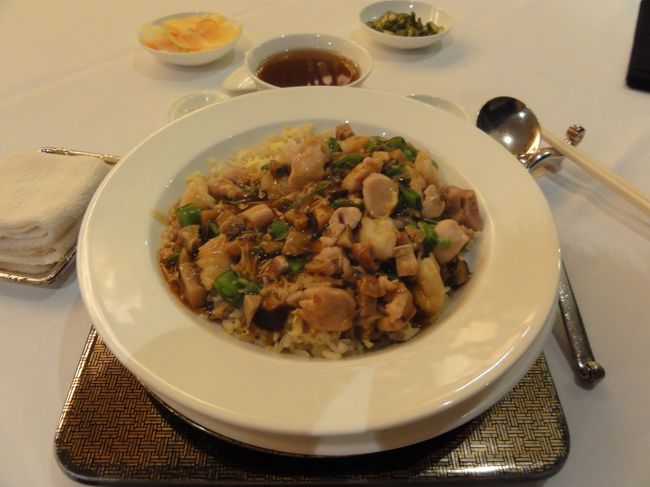 これが一番気に入りました、福建風炒飯。<br /><br />炒飯にあんかけがのっています。<br /><br />このあんとさっぱりした炒飯がとてもよく合いこれだけ冷凍で持って帰りたかった。