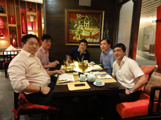 その後ベトナム料理のお店でディナー。<br /><br />オーナーをこの中の１人がお友達だったようです。<br /><br />