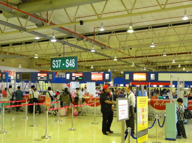 楽しい飲み会が３時間続き空港へ。<br /><br />LCCターミナルの様子