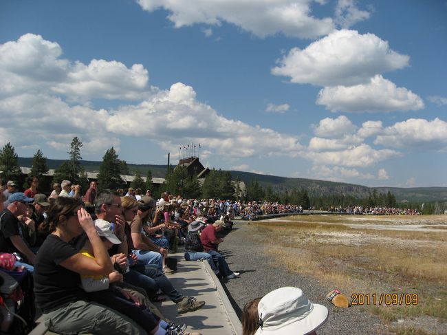みてのとおり、すごい観客数です。ほぼ日本人はいません。