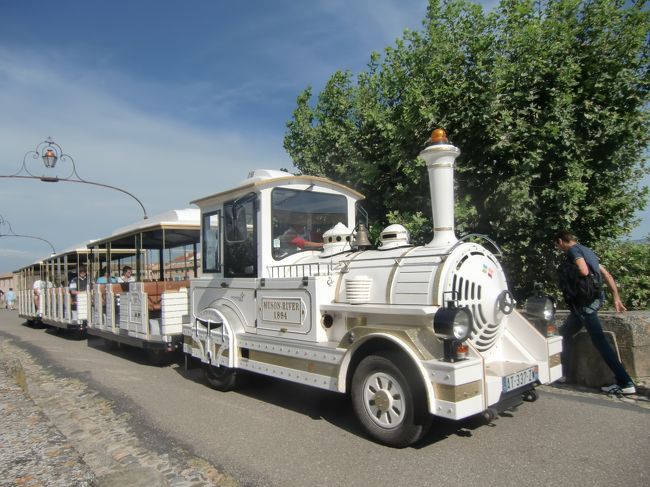 外側はこの乗り物で駅までとか行けます。