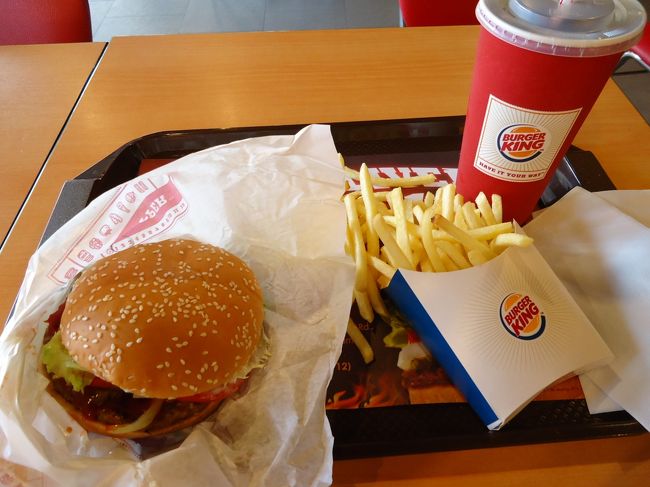<br />翌日の朝食は<br /><br />バーガーキングですヾ(＠⌒ー⌒＠)ノ<br /><br />ここのハンバーガーが一番好き。