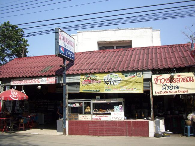 <br />チェンマイに来たら<br /><br />どーしても食べておかなければ気がすまない<br /><br />カオソーイを食べに行きました(*^_^*)<br /><br />ここは有名店です。<br /><br /><br />