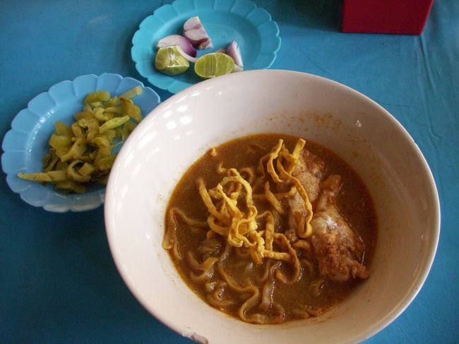 <br />カオソーイ初です(´∀｀)<br /><br />美味しい〜!!<br /><br />なかなかイケますなァ〜(((o(*ﾟ▽ﾟ*)o)))<br /><br />カオソーイ３０B