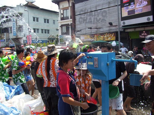 <br />ここでバケツごと水かけられました<br /><br />(；´∀｀)
