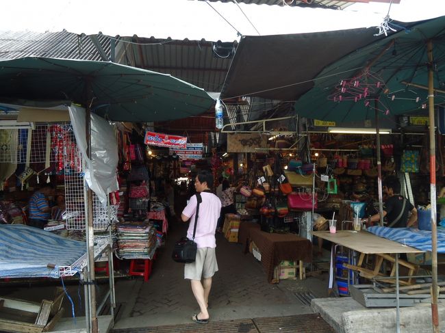 <br />たくさんお店があって見るのにも大変