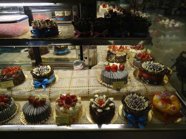 <br />タイのケーキは派手ですね(；´∀｀)<br /><br />