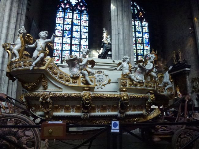 この「黄金の馬車」は三位一体の祝日に市内を行進します。<br />